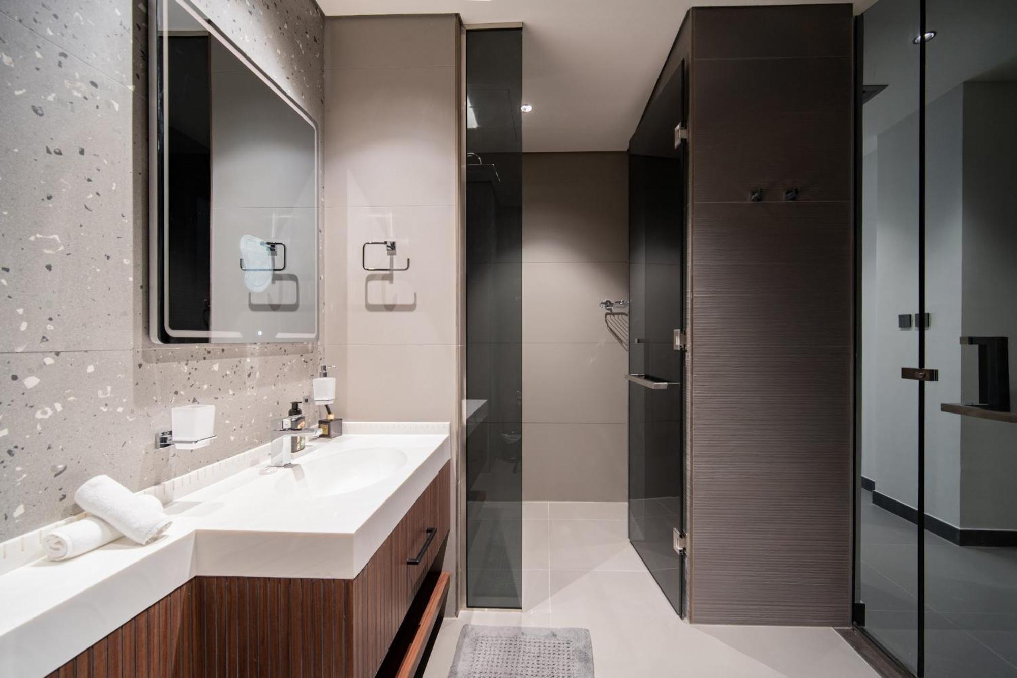 Views On 29fl - Jlt 1br Near Metro & Free Baby Gear Apartment Dubai