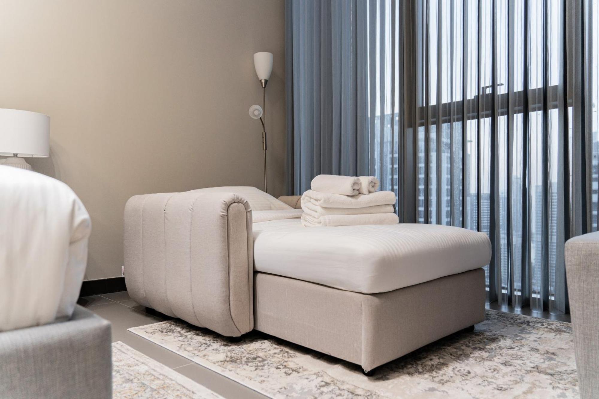 Apartment Views On 29fl - Jlt 1br Near Metro & Free Baby Gear